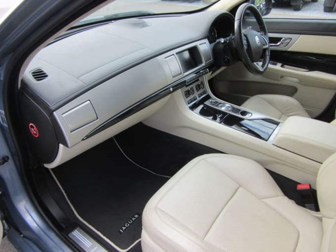 2025 Jaguar Xf