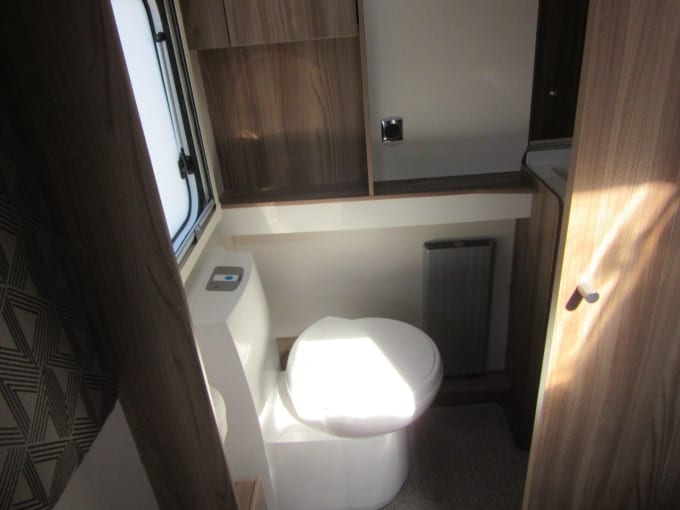 2025 Swift Challenger 580 4 Berth