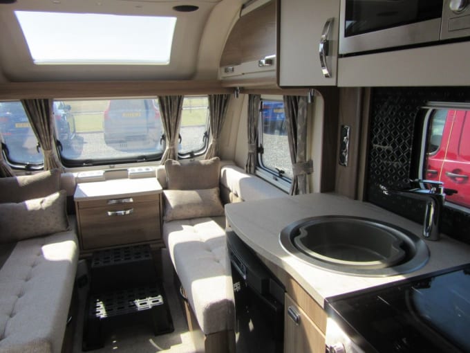 2025 Swift Challenger 580 4 Berth