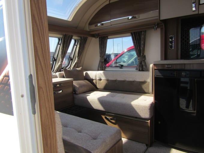 2025 Swift Challenger 580 4 Berth