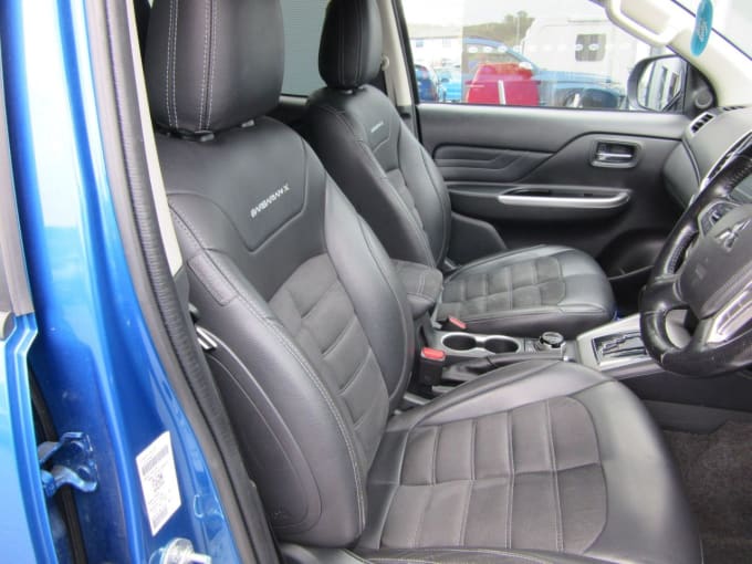2025 Mitsubishi L200