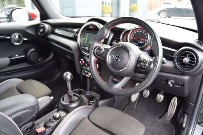 2023 Mini Hatch