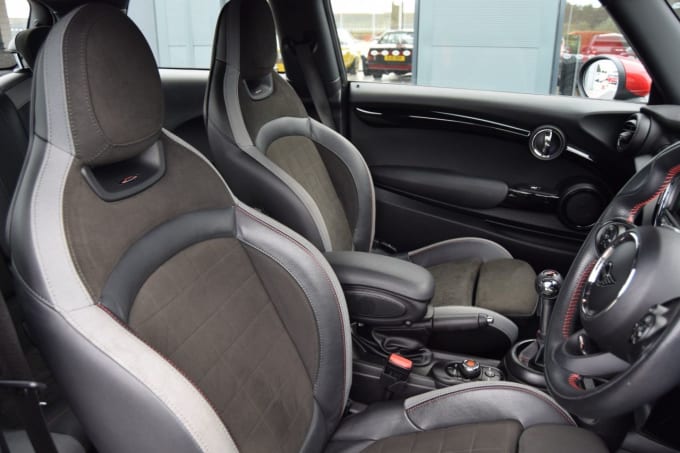 2023 Mini Hatch