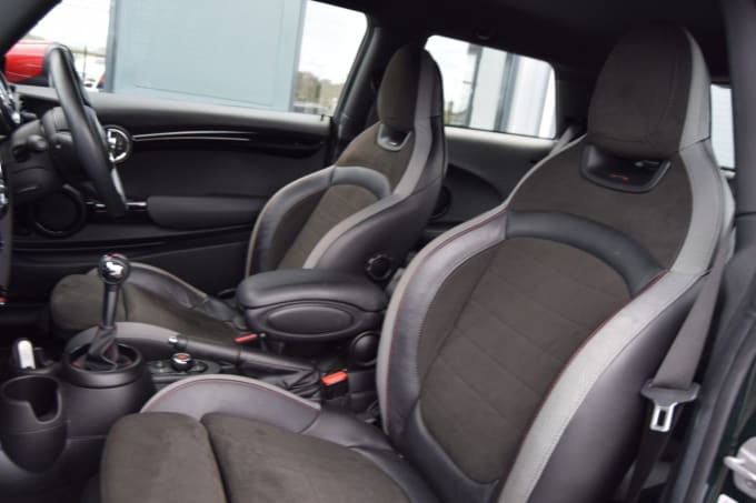 2023 Mini Hatch