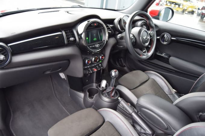 2023 Mini Hatch