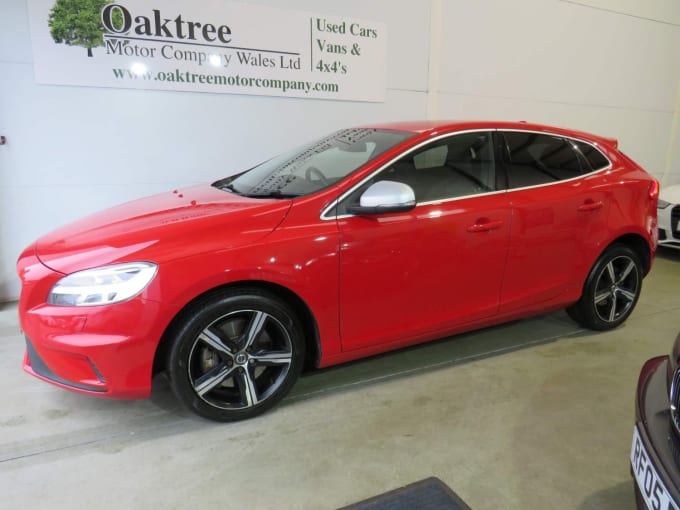 2017 Volvo V40