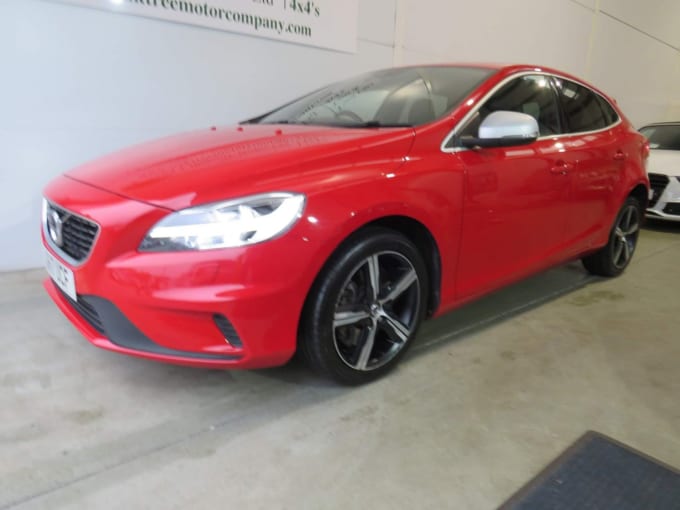 2017 Volvo V40