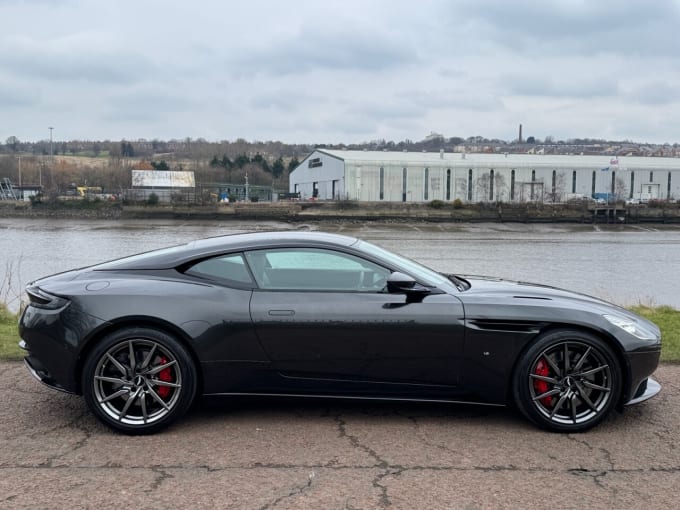 2025 Aston Martin Db11