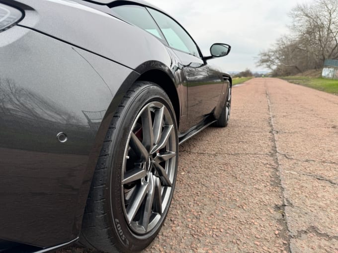 2025 Aston Martin Db11