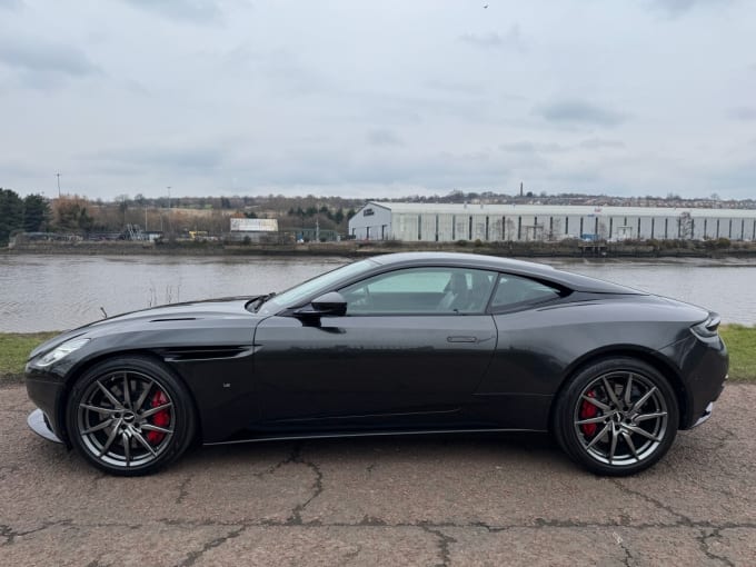 2025 Aston Martin Db11