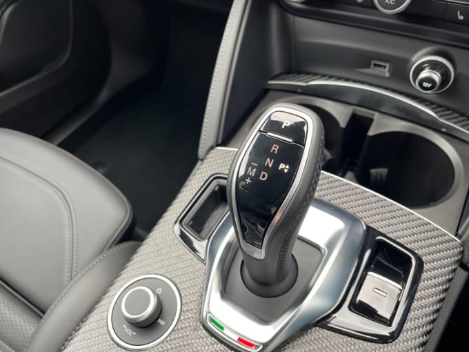 2025 Alfa Romeo Stelvio