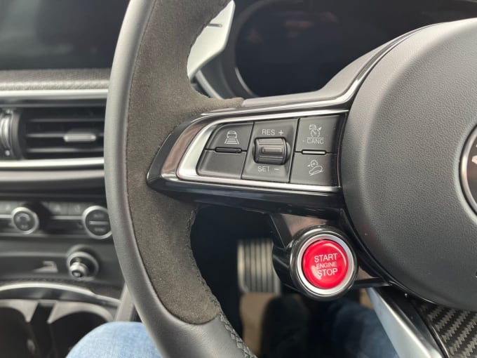 2025 Alfa Romeo Stelvio