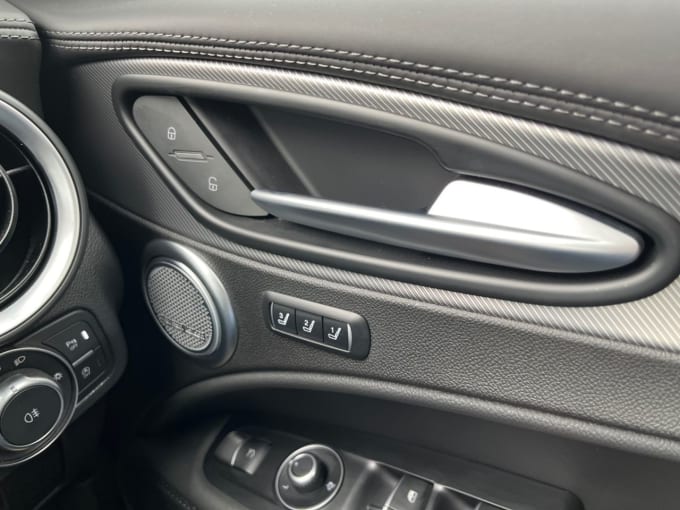 2025 Alfa Romeo Stelvio