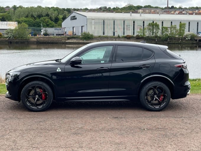 2025 Alfa Romeo Stelvio