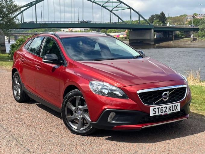 2025 Volvo V40 Cross Country