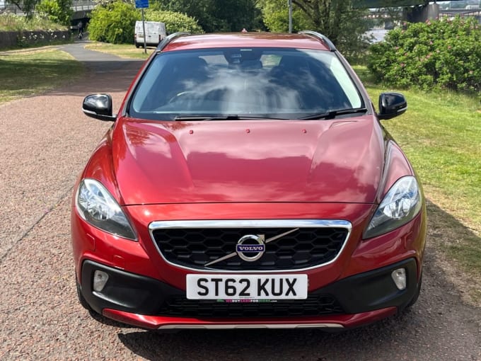 2025 Volvo V40 Cross Country