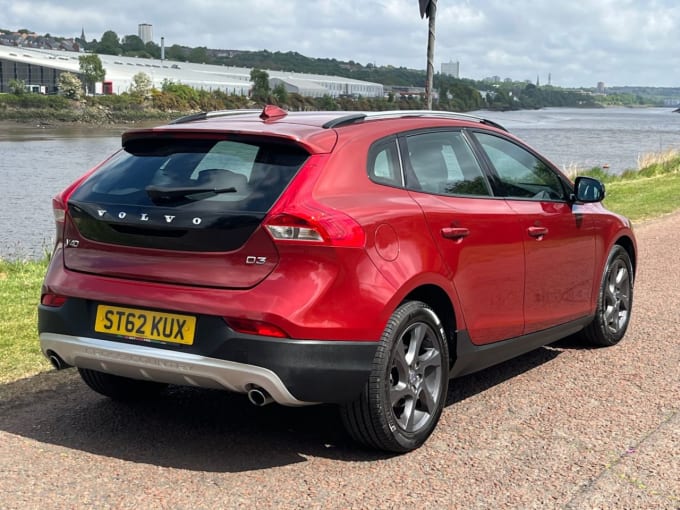 2025 Volvo V40 Cross Country