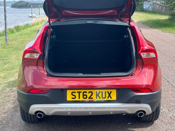 2025 Volvo V40 Cross Country