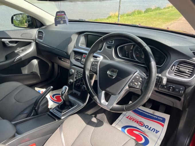 2025 Volvo V40 Cross Country