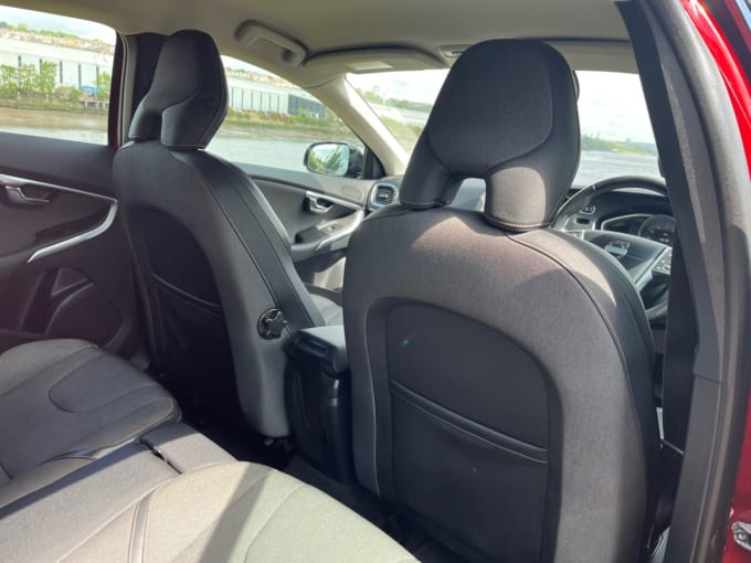 2025 Volvo V40 Cross Country