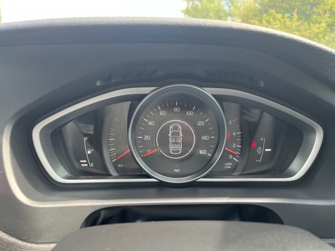 2025 Volvo V40 Cross Country