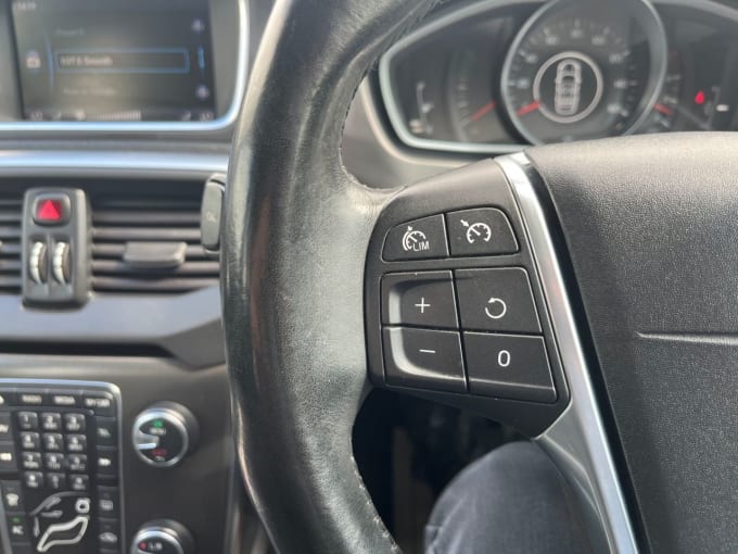 2025 Volvo V40 Cross Country