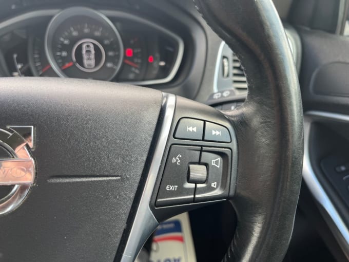 2025 Volvo V40 Cross Country