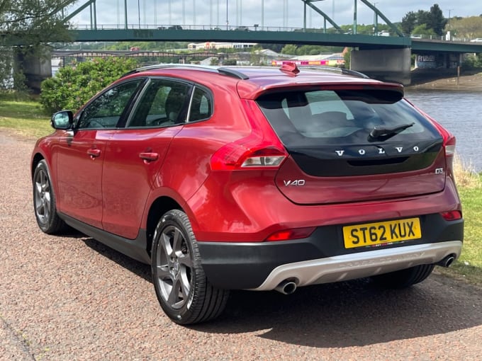 2025 Volvo V40 Cross Country
