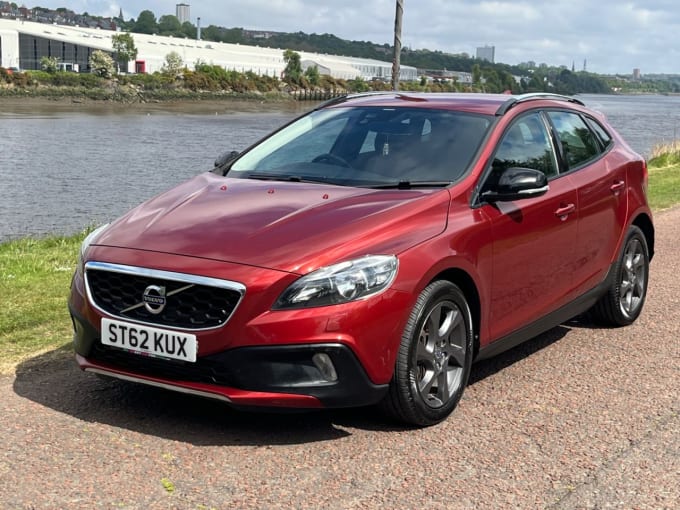 2025 Volvo V40 Cross Country