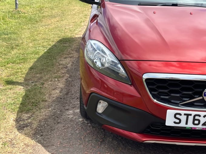 2025 Volvo V40 Cross Country