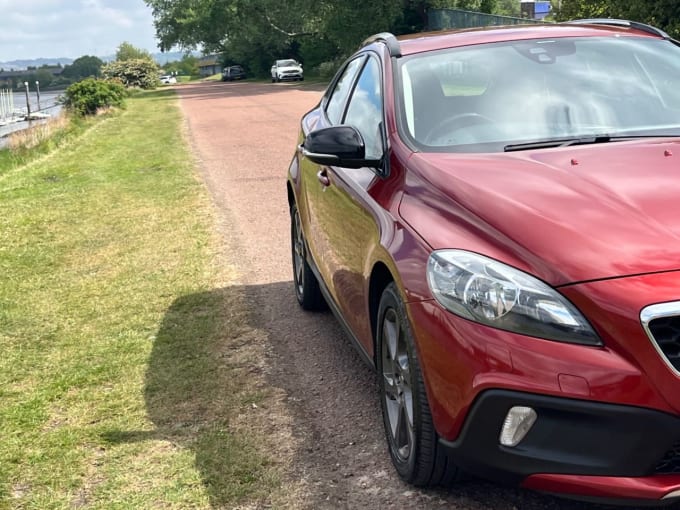 2025 Volvo V40 Cross Country