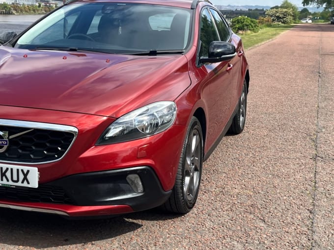 2025 Volvo V40 Cross Country