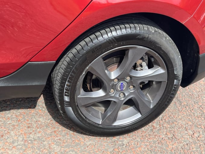 2025 Volvo V40 Cross Country