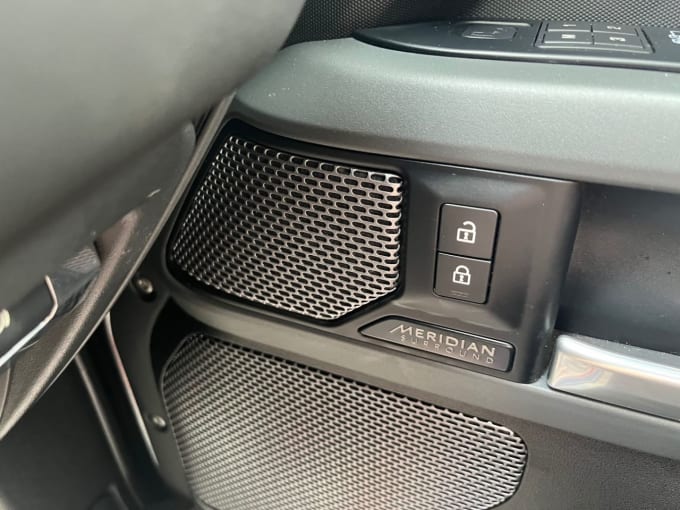2025 Land Rover Defender