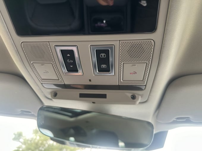 2025 Land Rover Defender 110