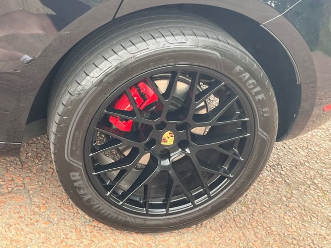 2025 Porsche Macan