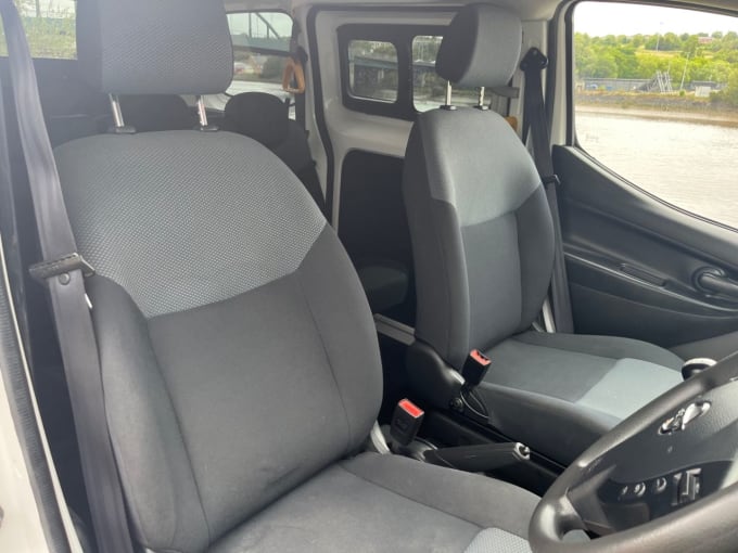 2025 Nissan Nv200