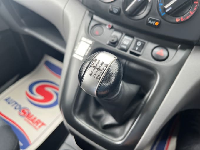 2025 Nissan Nv200