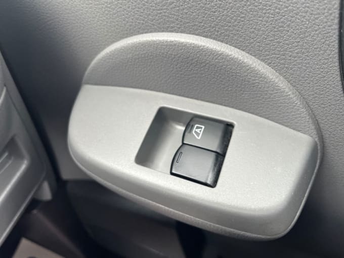 2025 Nissan Nv200
