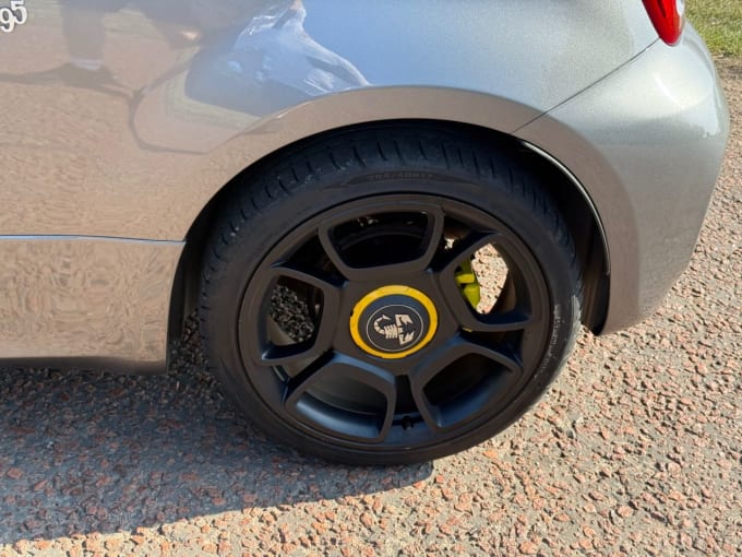 2025 Abarth 595