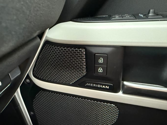2025 Land Rover Defender