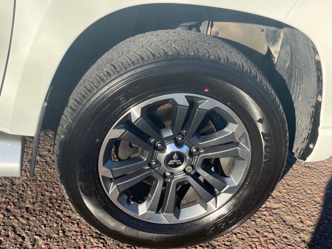 2025 Mitsubishi L200