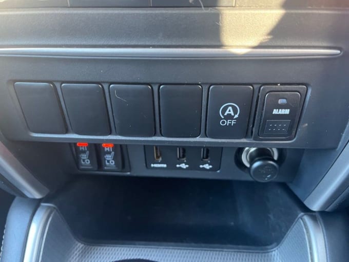 2025 Mitsubishi L200