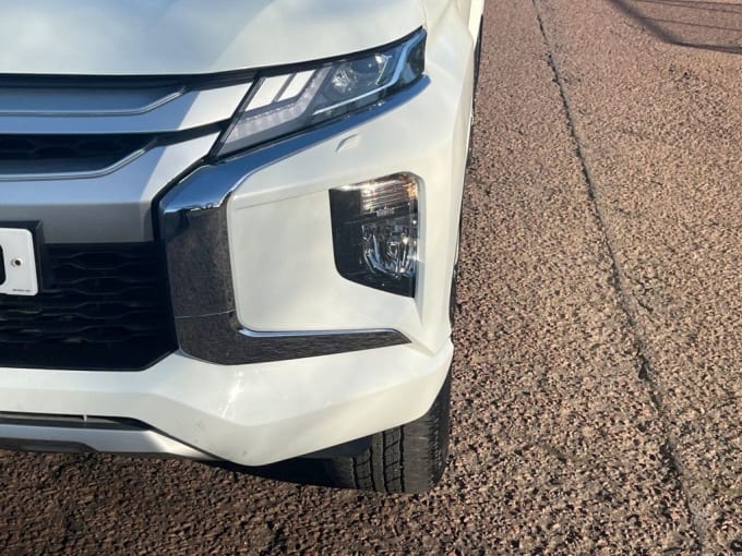 2025 Mitsubishi L200