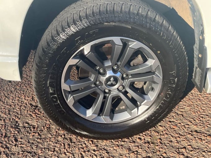 2025 Mitsubishi L200