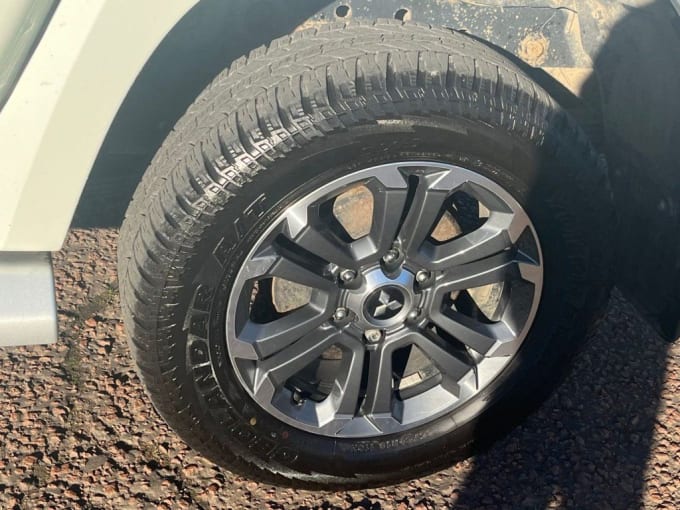 2025 Mitsubishi L200