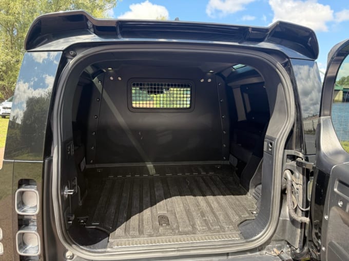 2025 Land Rover Defender