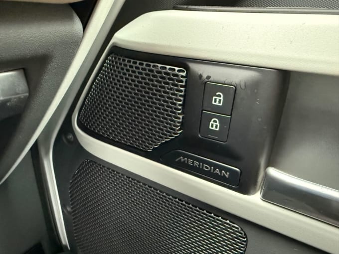 2025 Land Rover Defender