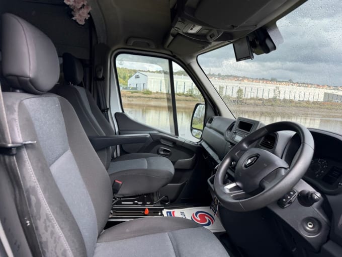 2025 Renault Master