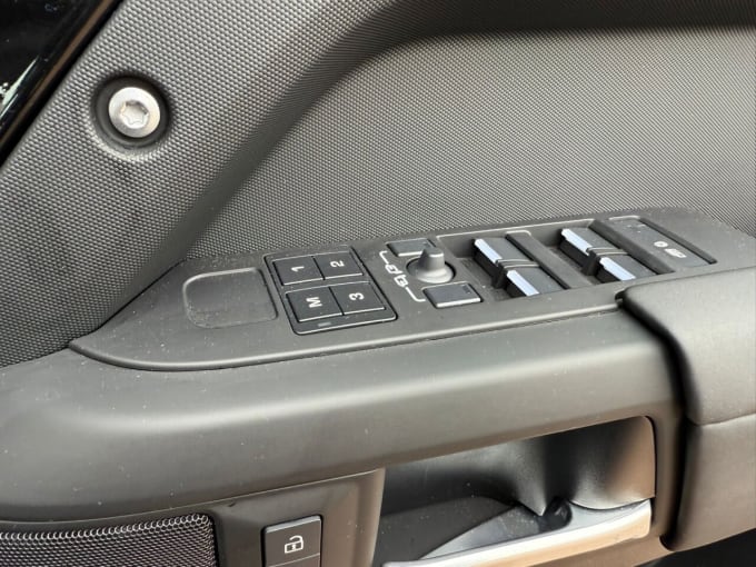 2025 Land Rover Defender